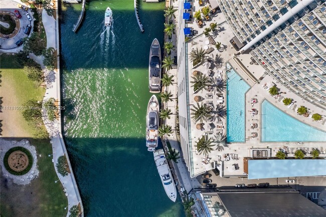 Building Photo - 200 Biscayne Blvd Way