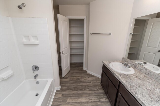 Building Photo - 5619 Plantation Forest Dr