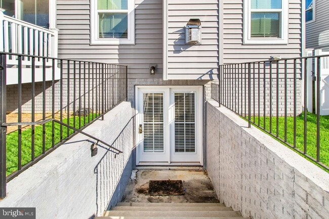 Building Photo - 2305 Wadlow Ln