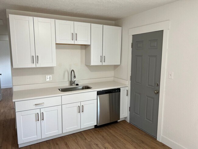 Building Photo - Lambourne Duplex