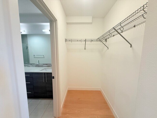 Building Photo - North Capitol Hill Townhome