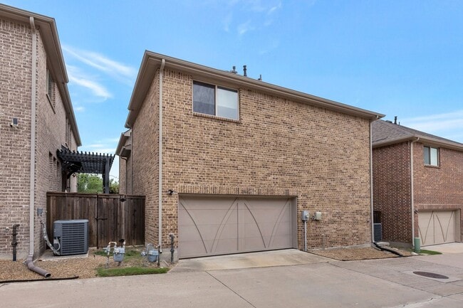 Building Photo - 2464 Castle Ridge Dr
