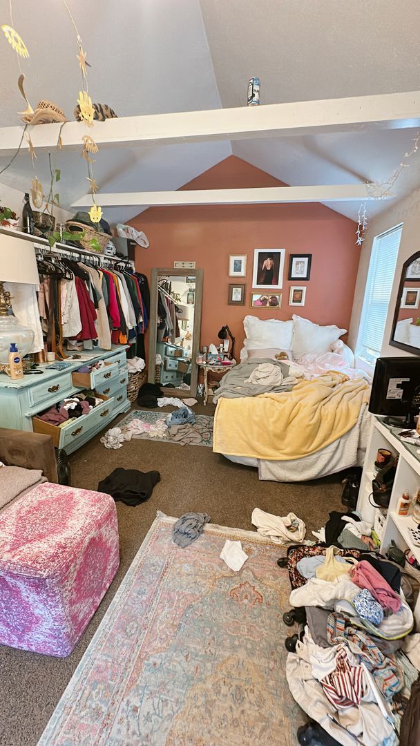 Building Photo - PRELEASE:  4+bdrm/1bath near WWU + Sehome Hill