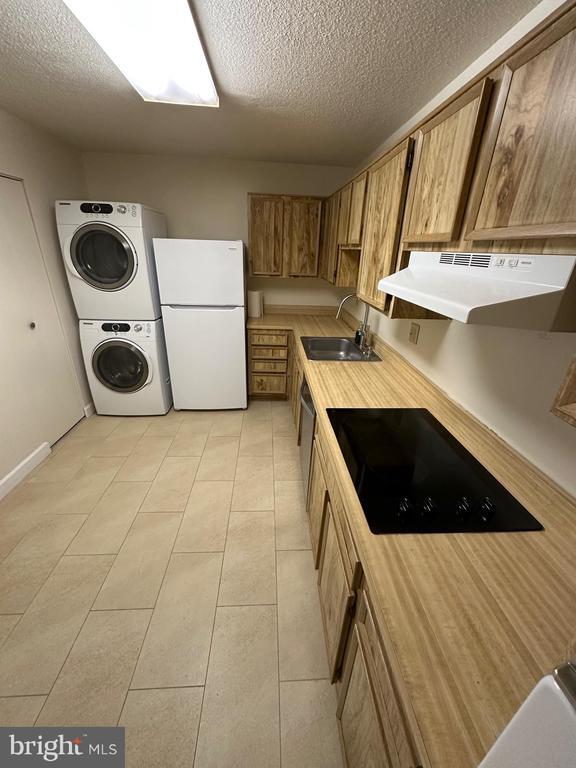 Building Photo - 8350 Greensboro Dr