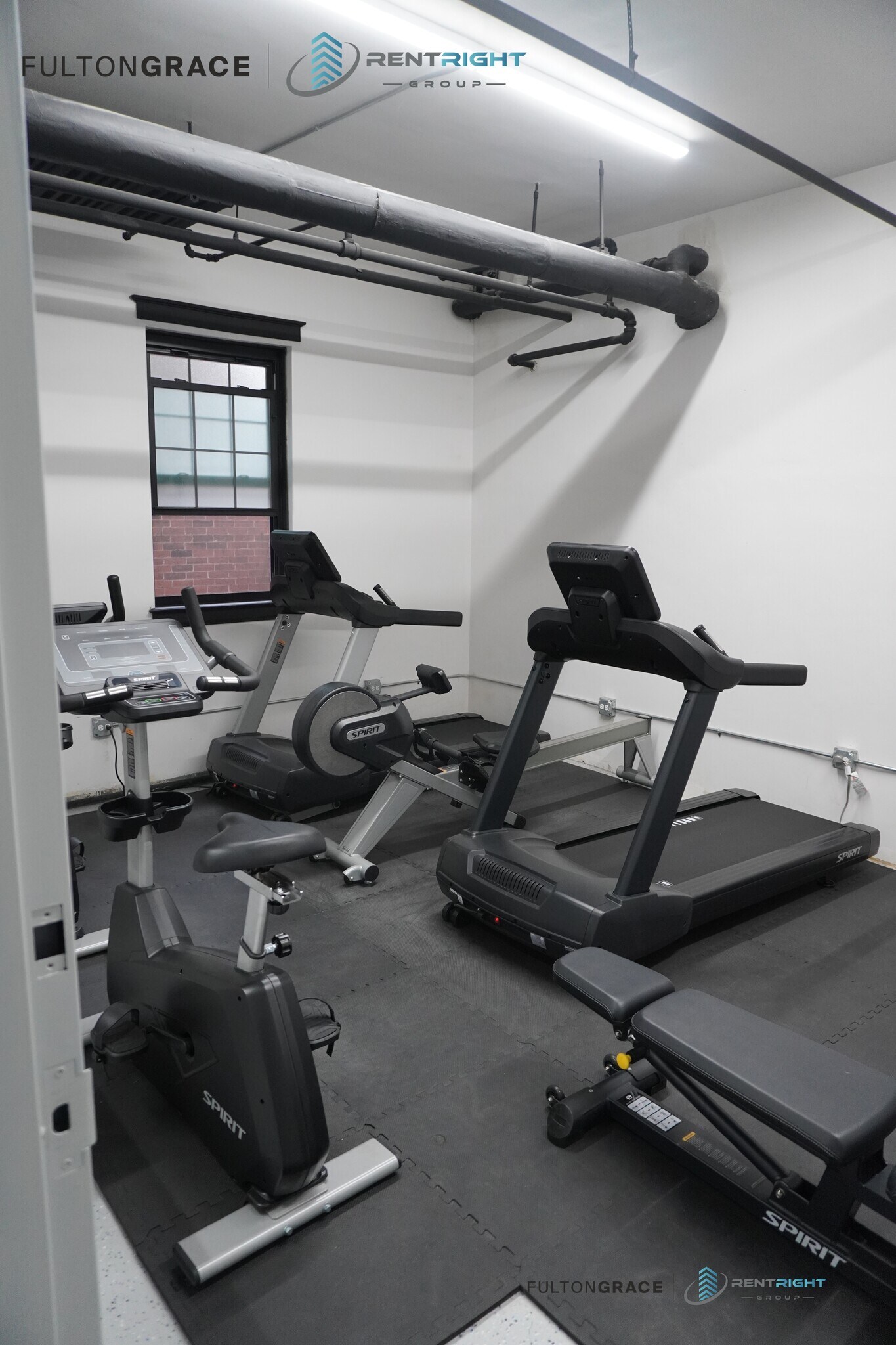 Building Photo - 426 W Briar Pl