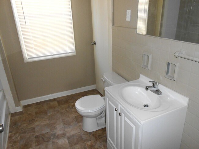 Building Photo - 1311 7th Ave N