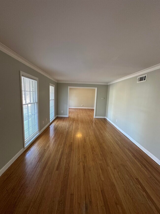 Building Photo - 4197 Woodcrest Dr