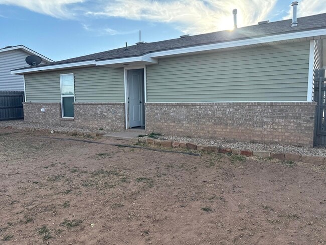 Building Photo - 13809 Paris