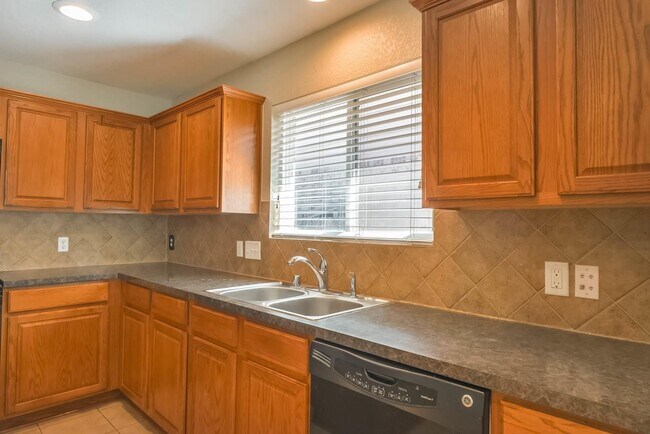 Building Photo - 21115 Amber Crossing Dr