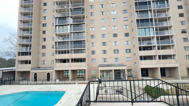 Building Photo - Newly Renovated Condo Located In Highly Desirable Area Of Forest Acres!