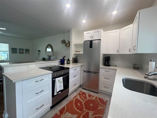 Building Photo - 1800 Pass a Grille Way