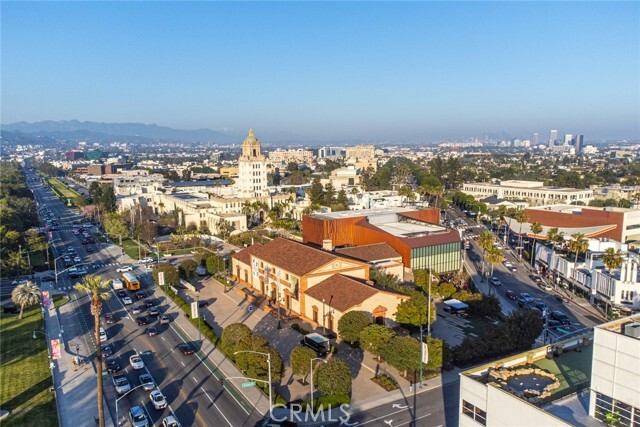 Building Photo - 100 S Doheny Dr