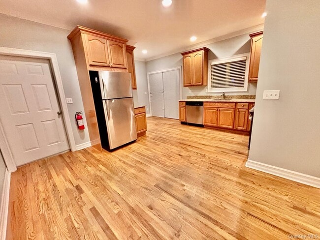 Building Photo - 1 W Owen St