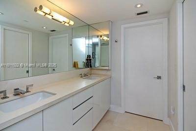 Building Photo - 650 Ocean Dr