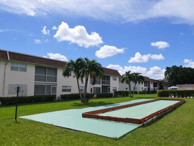 Building Photo - 9855 Sandalfoot Blvd