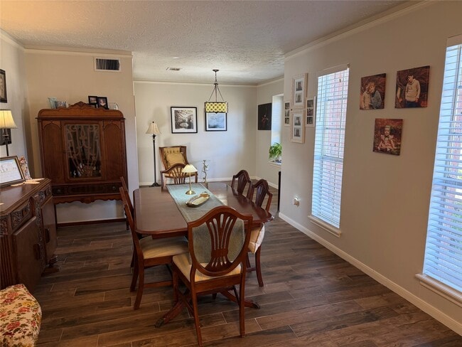 Building Photo - 20307 Pittsford Dr