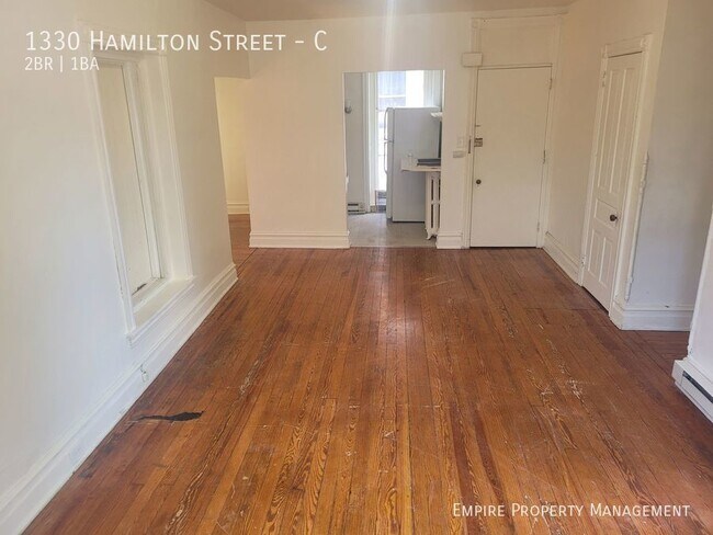 Building Photo - 2nd Floor: 2 Bedroom /1 Bathroom Apartment...