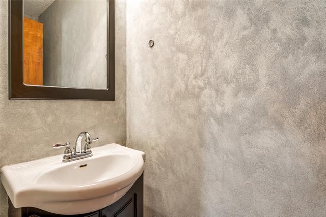 Building Photo - 3801 Silver Maple Dr