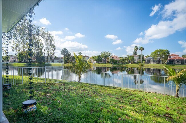 Building Photo - 754 NW 154th Ave