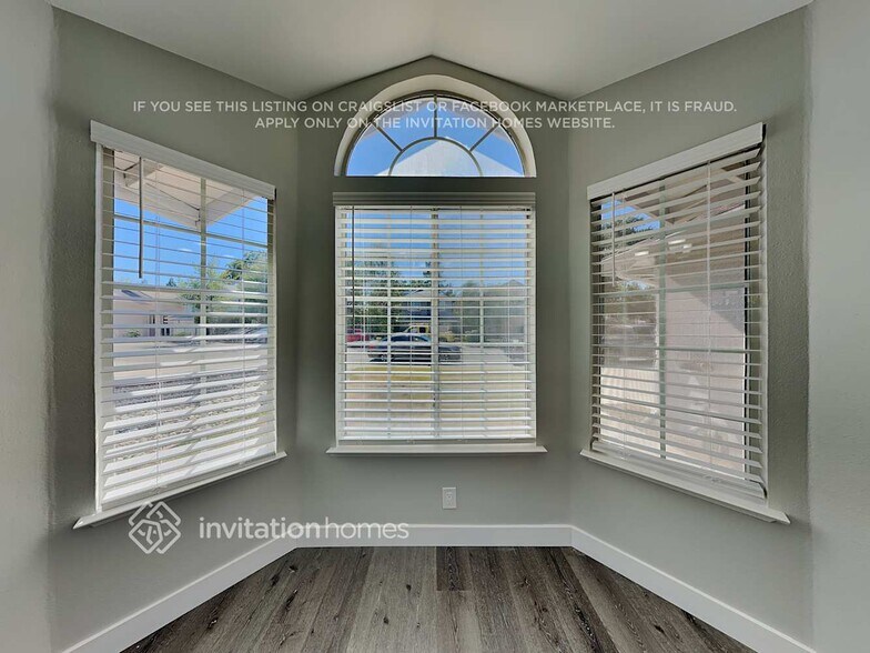 Building Photo - 8250 Lonely Hill Way
