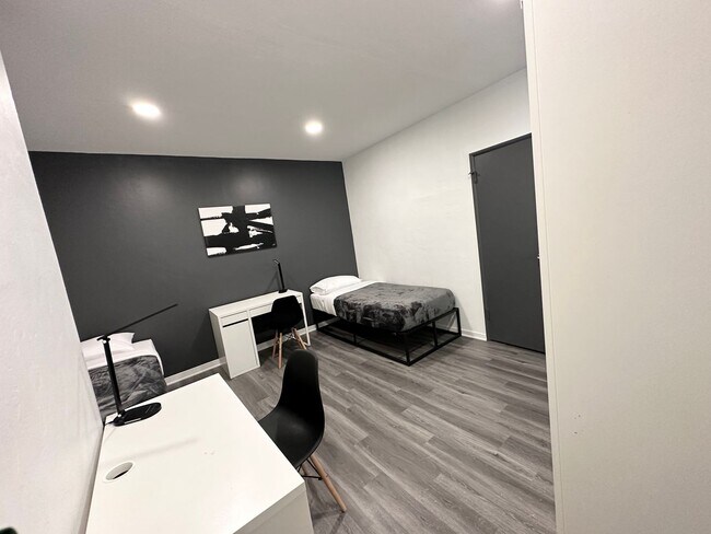 Building Photo - 832 Hilgard Ave