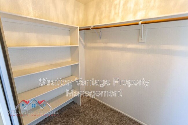 Building Photo - 10015 E Mountain View Rd