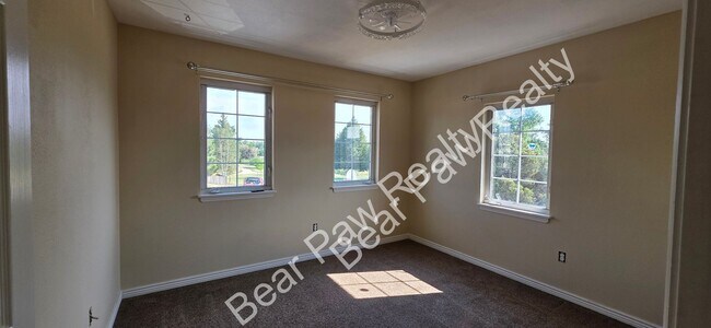 Building Photo - 322 Hacienda Ct