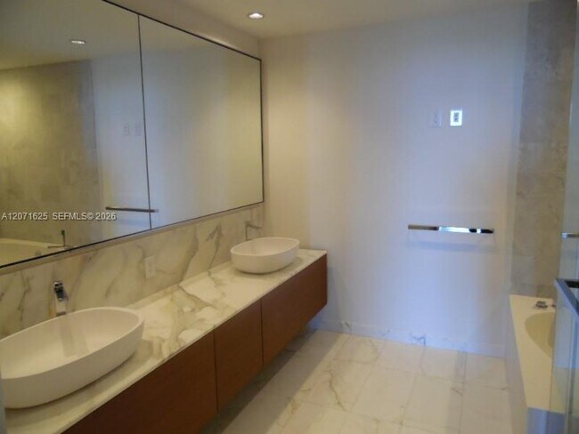 Building Photo - 10201 Collins Ave