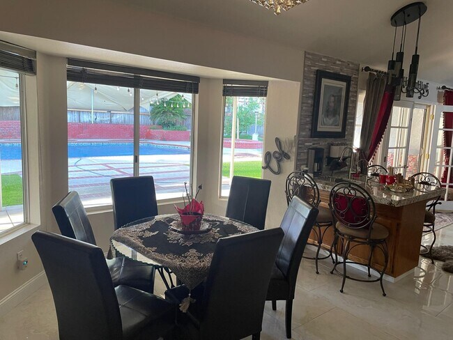 Building Photo - 11310 Pinehaven Ave