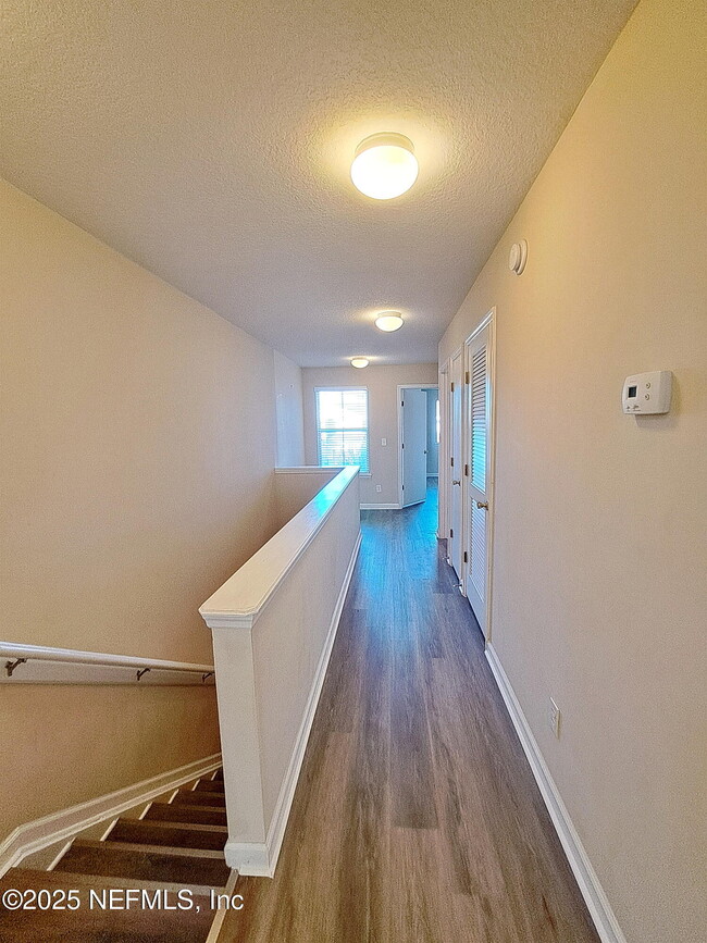 Building Photo - 2354 Sunset Bluff Dr