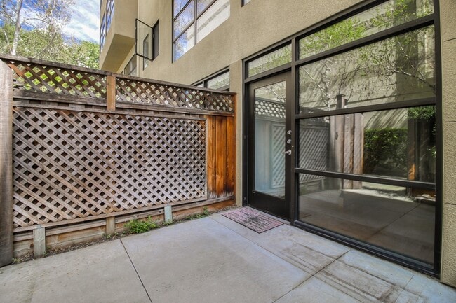 Building Photo - Spacious 1 Bedroom Loft at Ryland Mews