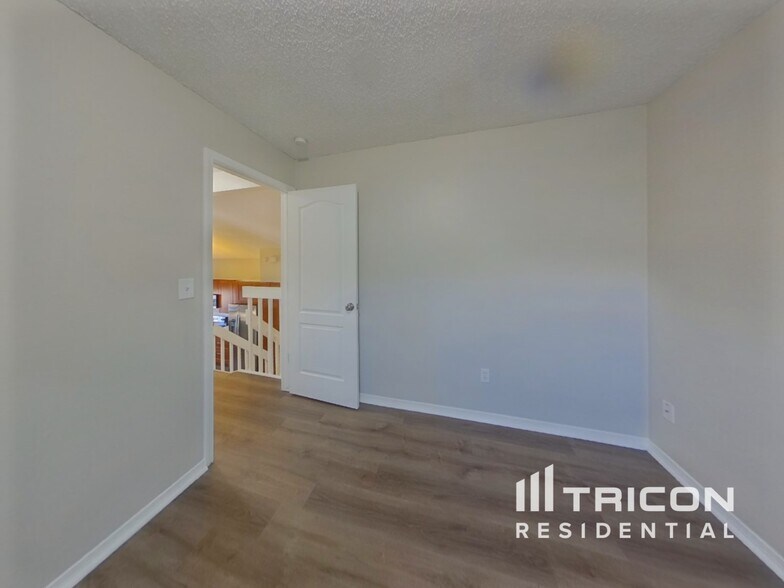 Building Photo - 3340 Bridgewater Dr
