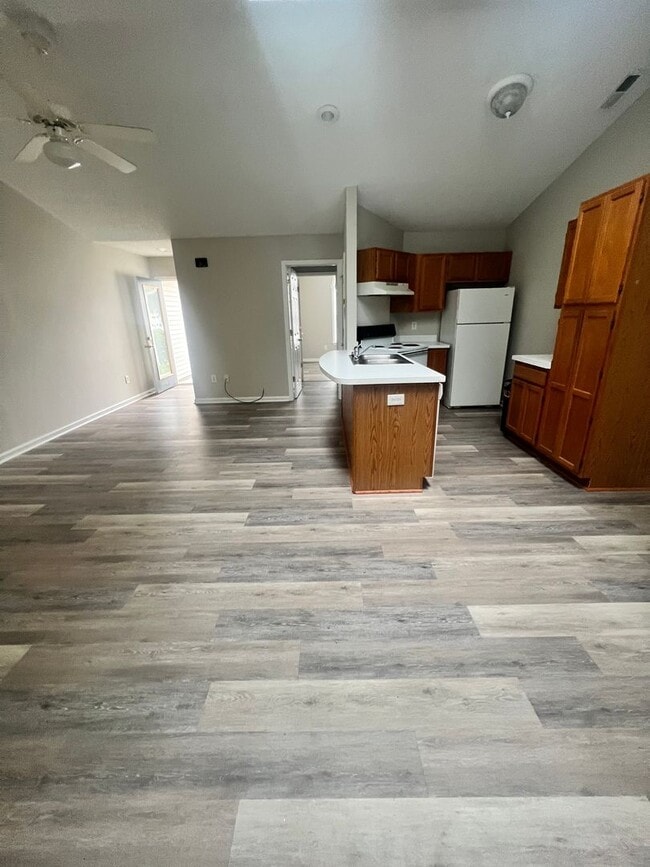 Building Photo - Two Bedroom Two Bath