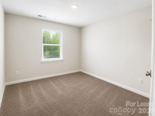 Building Photo - 302 Sagecroft Ln