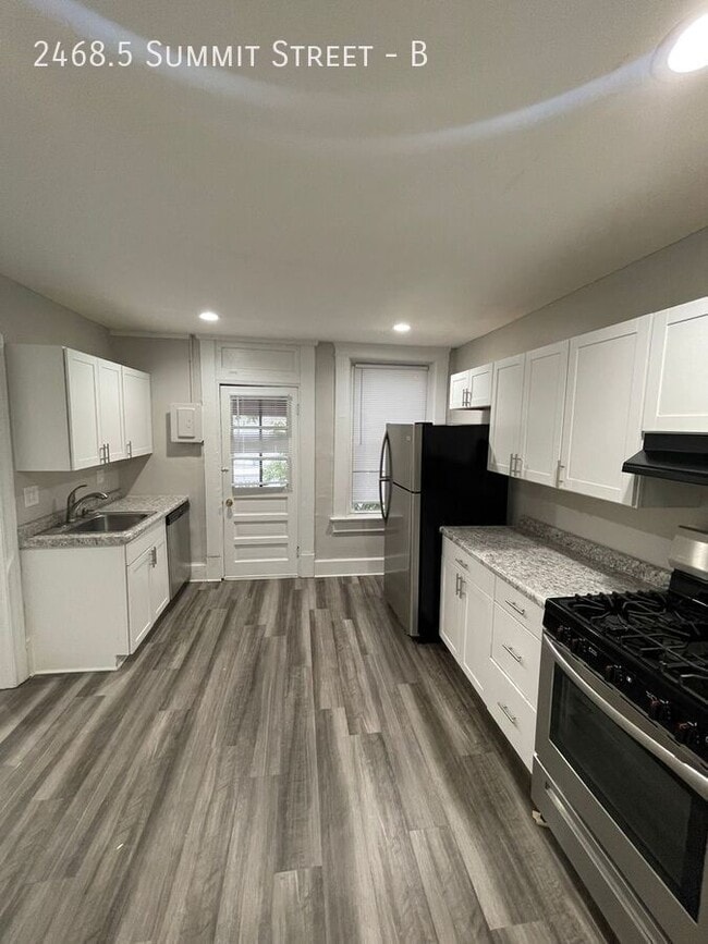 Building Photo - 2468.5 Summit St