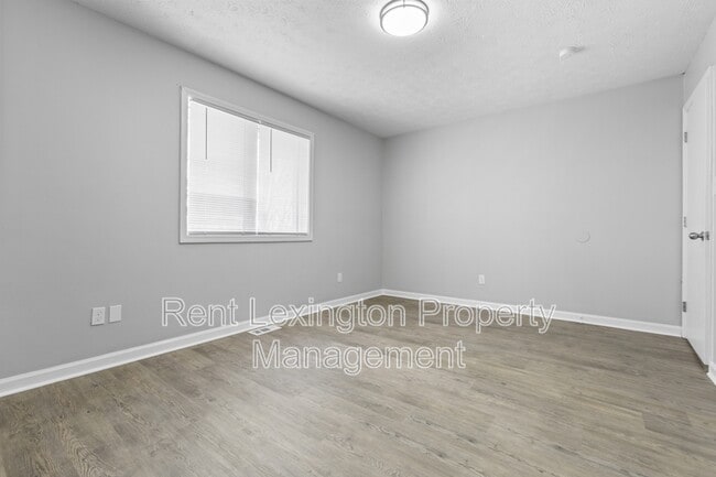 Building Photo - 1649 Foxhaven Dr