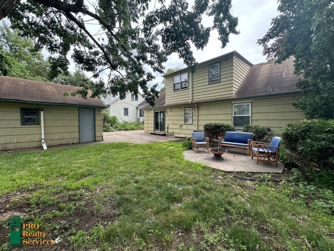 Building Photo - 3 Bedroom Home in St. Paul