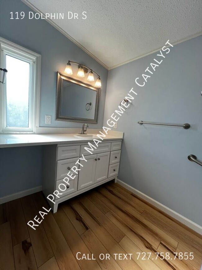 Building Photo - 119 Dolphin Dr S