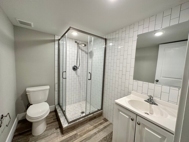 Building Photo - 2009 N Darien St