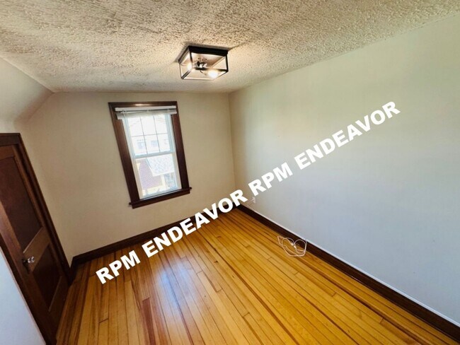 Building Photo - Downtown St. Charles 4BR Home | Walk to Main Street | Garage + Yard