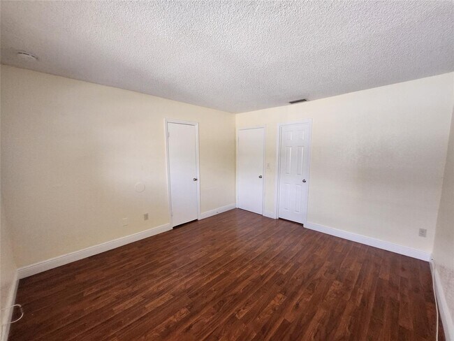 Building Photo - 2400 NW 52nd Ave