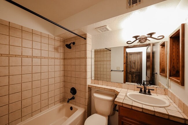 Building Photo - Great Downtown Scottsdale Location!