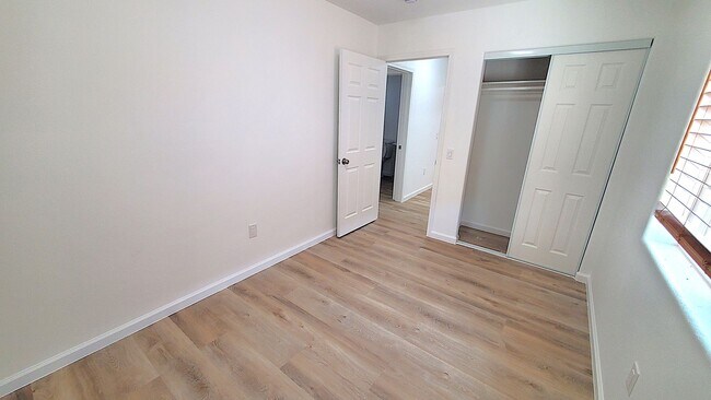 Building Photo - Just remodeled 2 bedrooms and 2 full bathrooms apartment.
