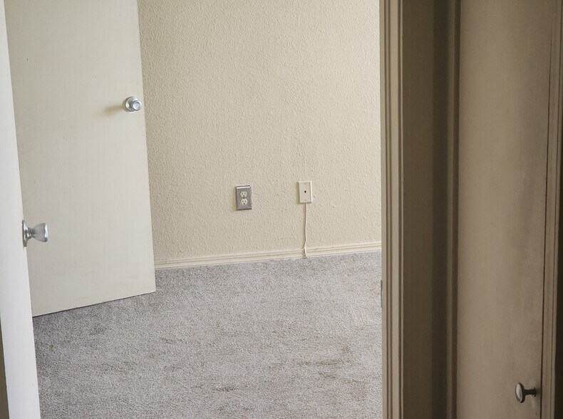 Building Photo - 14427 N Pennsylvania Ave