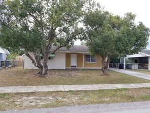 Building Photo - Southwest Winter Haven Three-Bedroom Home