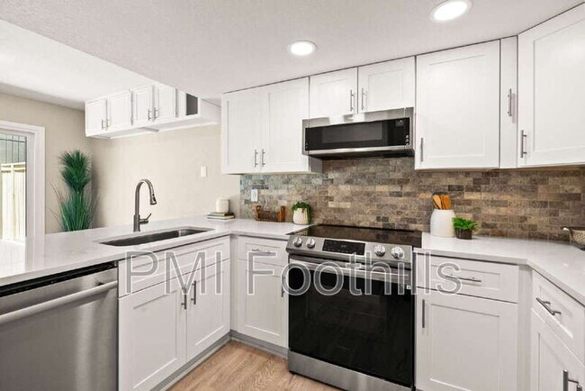 Building Photo - 206 S Holman Way