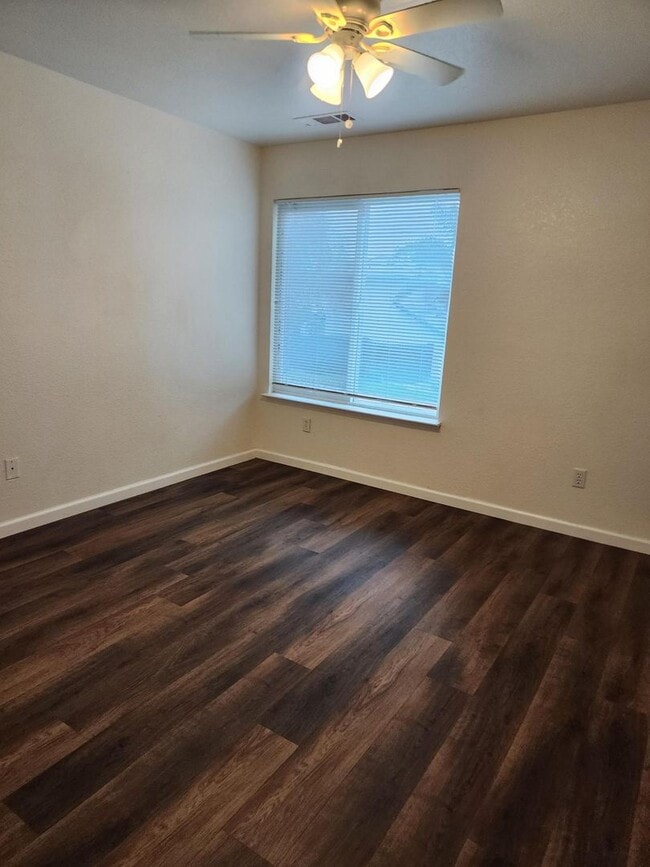 Building Photo - 1953-1955 Glen Ridge Dr