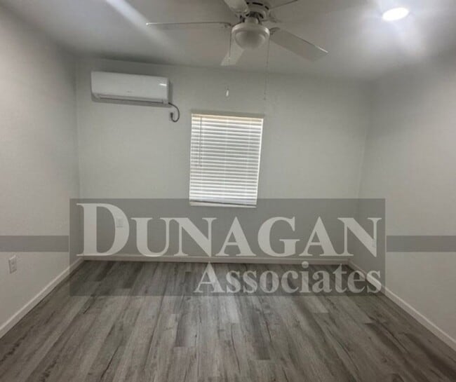 Building Photo - 2 Bedroom, 1 Bath apartment