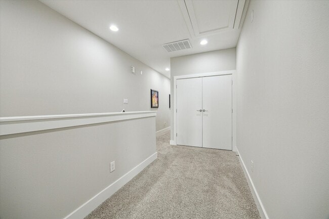 Building Photo - 5520 Rosslyn Rd