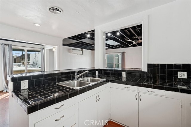 Building Photo - 305 Marine Ave